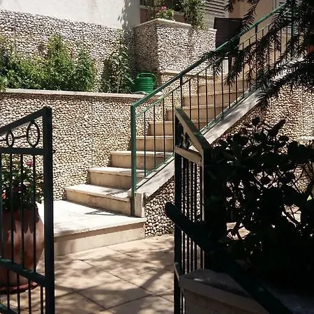 Kaja Πανσιόν 3*